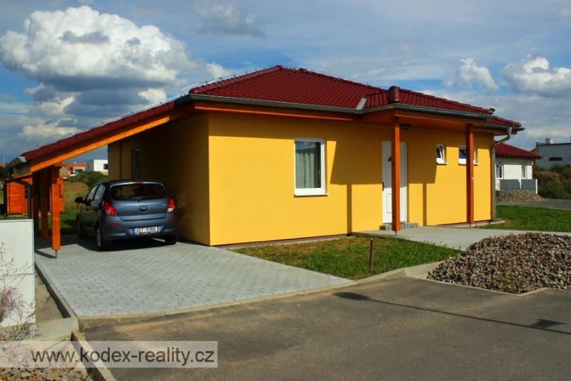 Fotogalerie: Dva dokončené bungalovy na klíč v Lázních Bohdaneč